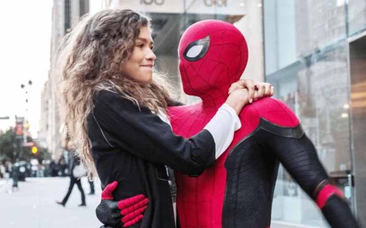 বিয়ে করছেন স্পাইডারম্যান ও জেনডেয়া